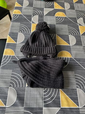 Bonnet et tour de cou
