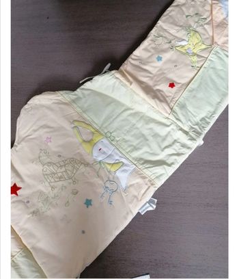 Tour de lit bébé jaune