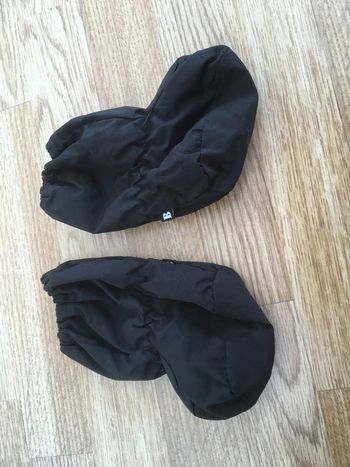 Les pieds pour le combinaison bébé