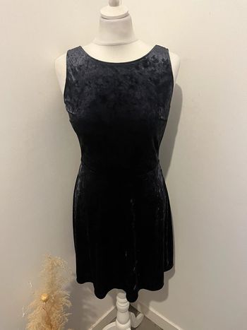 Robe cintrée velours noir Hm divided M comme neuve