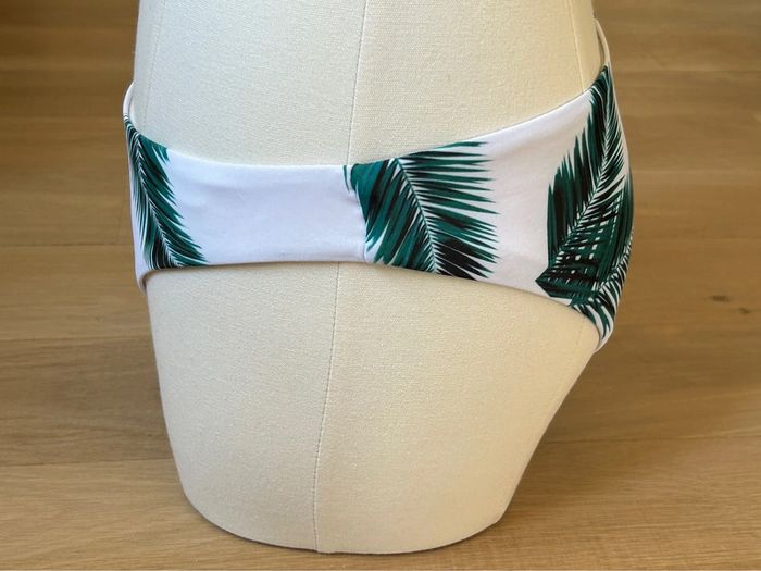 Culotte de maillot de bain blanche avec imprimé végétal - photo numéro 11
