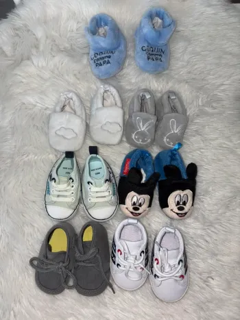 Lot de chaussures/chaussons bébé