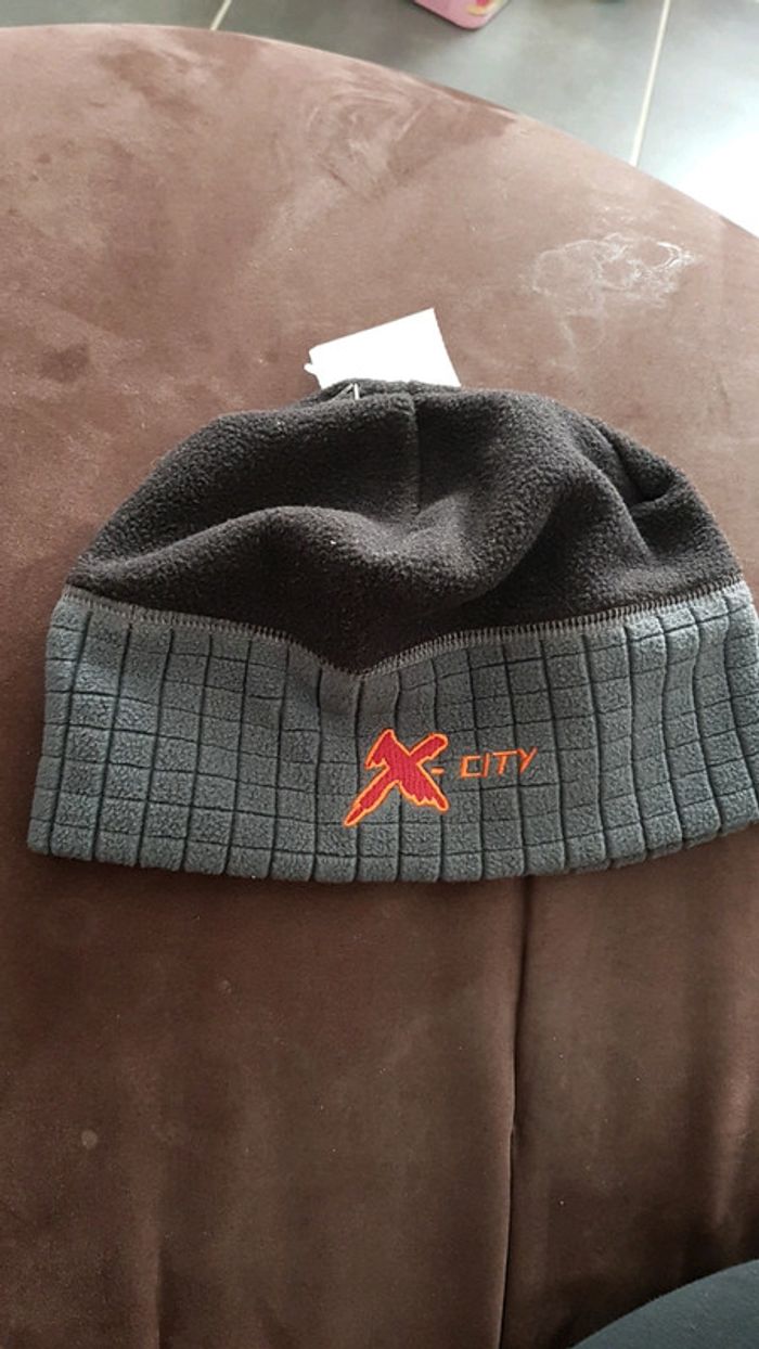 Bonnet garçon en polaire neuf