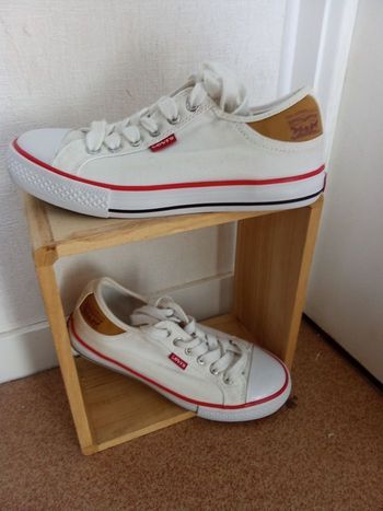 Basket mi saison, été basse blanche taille  36, marque levis, lacet, rouge