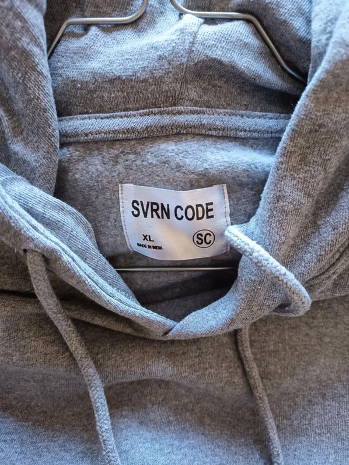 Sweat shirt. Fin . Marque Svrn code. - photo numéro 4