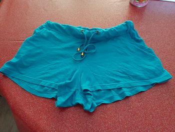 Short bleu