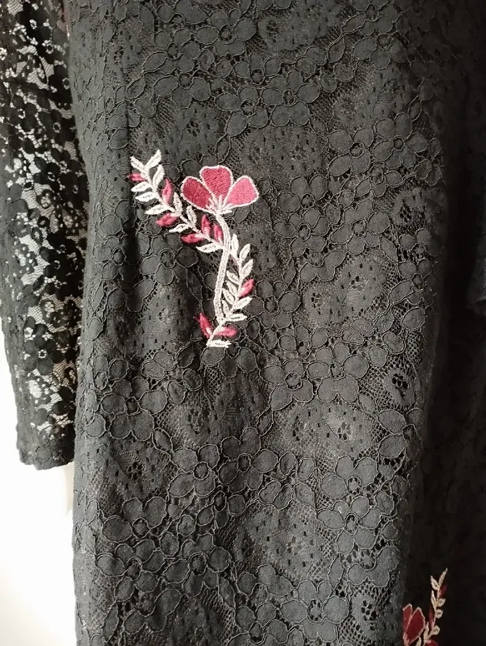 Robe Yumi taille 44 effet dentelle - photo numéro 2