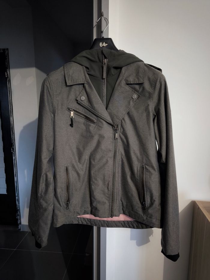 Beau manteau d'hiver idéal ski