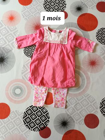 Tenue ensemble taille 1 mois