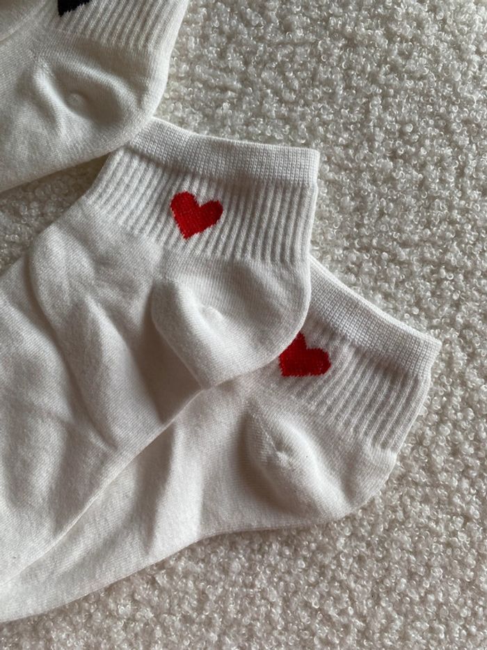 Chaussettes femme blanc coeur rouge noir - photo numéro 3