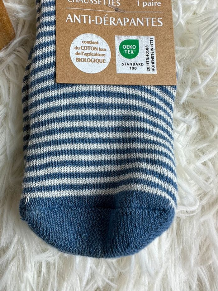 Paire de chaussettes antidérapantes bout chou taille 23/26 - photo numéro 2