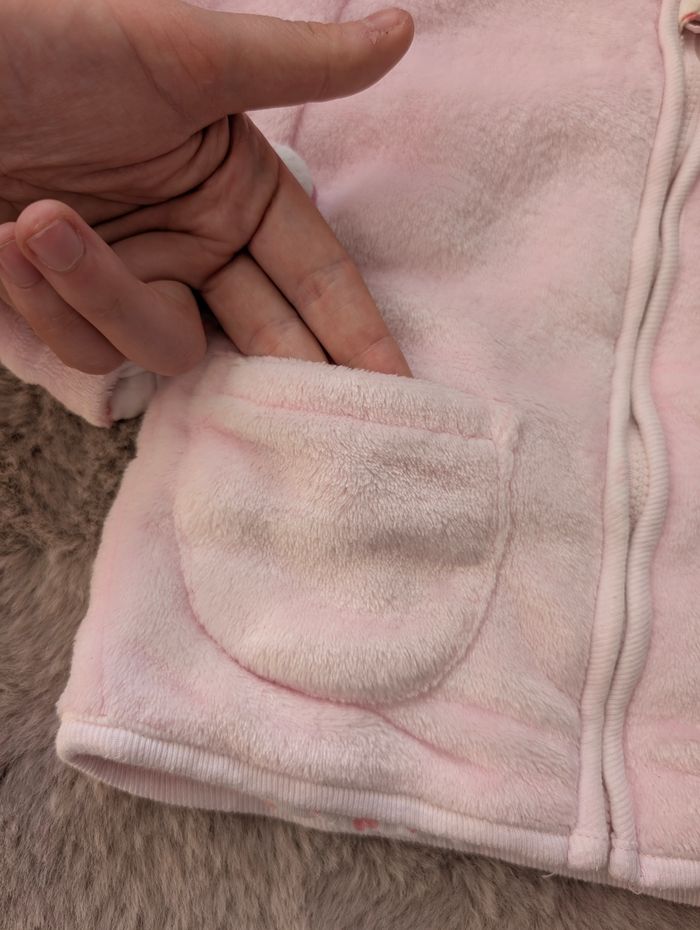 Veste polaire rose Primark Baby 9–12 mois – capuche oreilles – bon état - photo numéro 2
