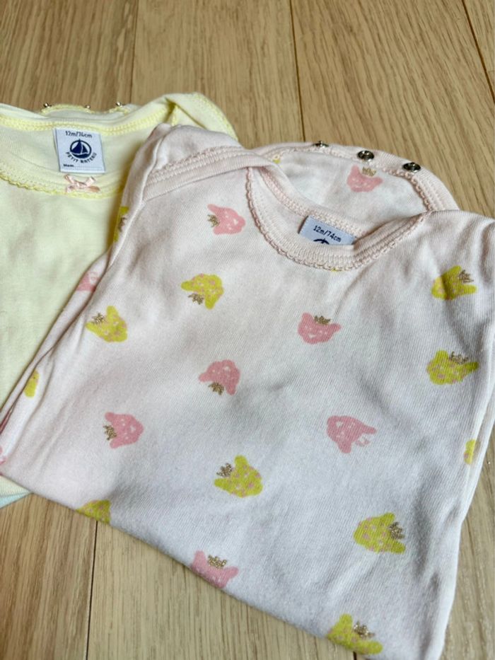 3 bodies manches courtes Petit Bateau 12 mois - photo numéro 3