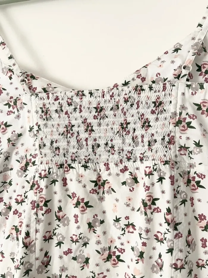 Très jolie robe blanche fleurie en coton forme nuisette taille 38 - photo numéro 8