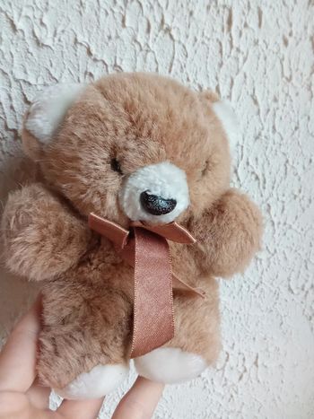 Peluche ours avec noeud satin