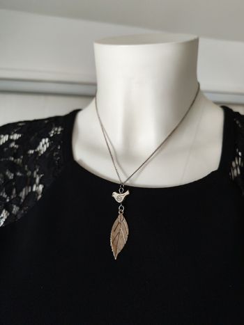 Collier chaîne pendentif feuille et oiseau