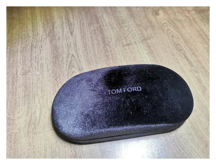 Étui à lunettes Tom Ford Velours noir et daim / NEUF - photo numéro 4