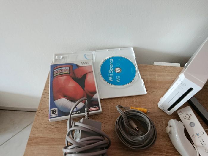 Wii avec 3 jeux et câbles - photo numéro 3