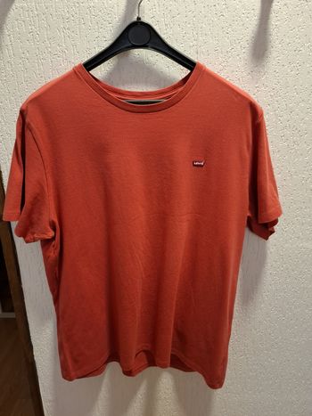 Joli tee-shirt homme Levi's XL uni rouge très bon état