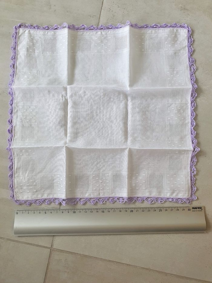 Mouchoir en tissu brodé main