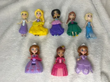 Lot de figurines Disney – Princesses Little Kingdom Hasbro + Princesse Sofia Mattel 2014