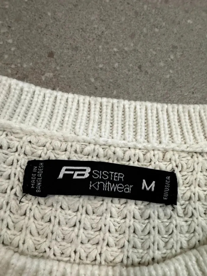 Pull blanc FB sisters ,taille M, très bon état - photo numéro 2