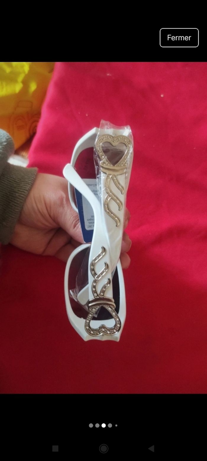 Lunettes de soleil neuf - photo numéro 3