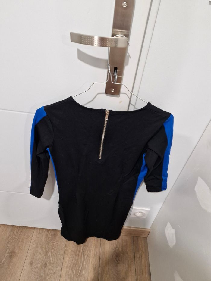 Robe bleue, noire et blanche - photo numéro 2