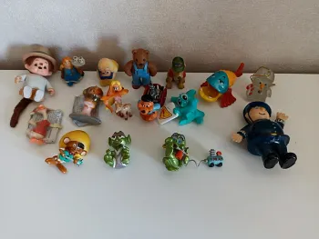 Lot 16 petites figurines