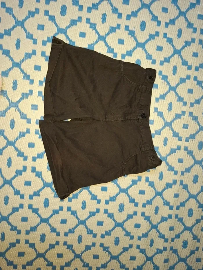 Short noir