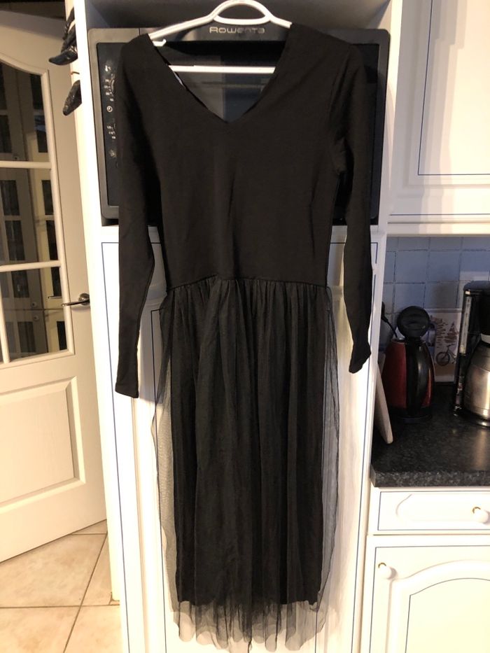 Robée longue noire avec tulle neuve sans étiquette