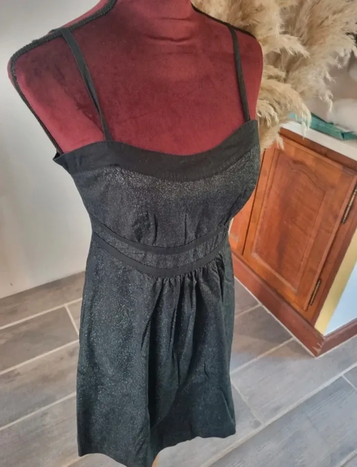 Jolie robe noir pailleté femme 🚺 36 - photo numéro 2