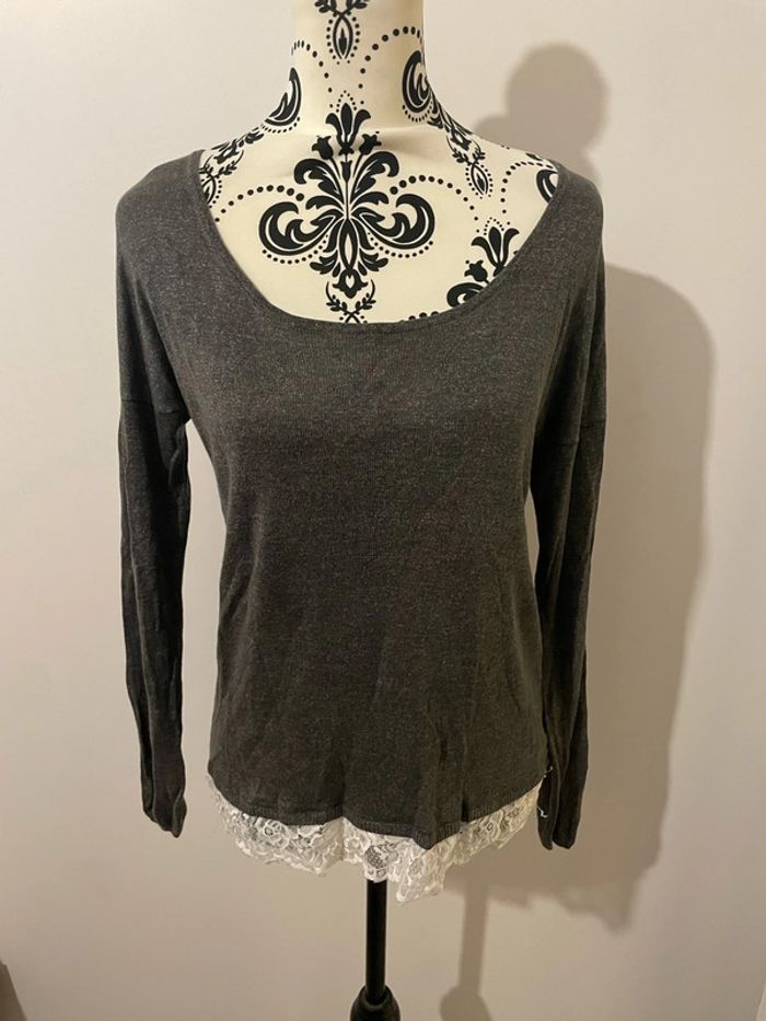 Pull gris à manches longues col rond dentelle blanc en bas neuf only taille L - photo numéro 2