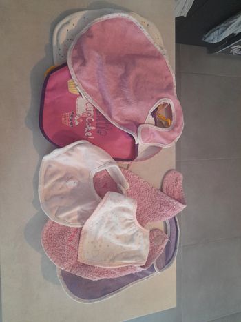 Lot 11 bavoir bébé