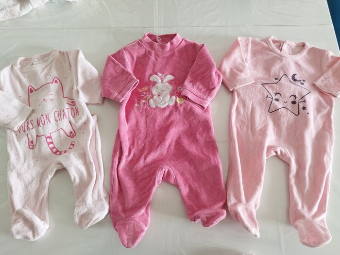 Lot 7 pyjamas 1 mois - photo numéro 4