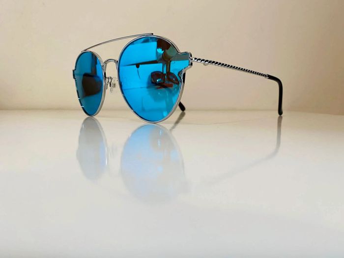 Lunette de soleil miroité en bleu UV protection catégorie 3