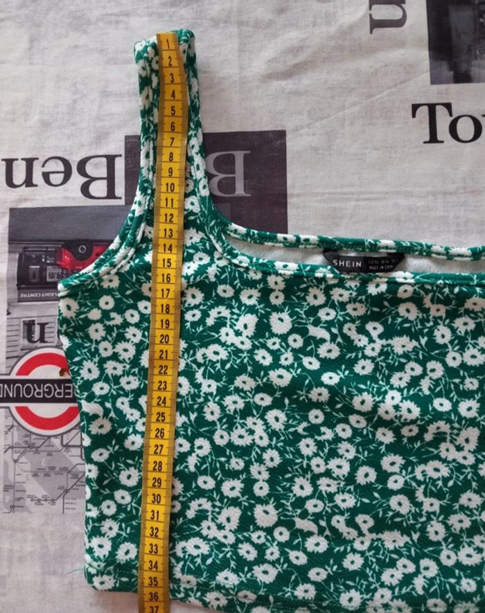 Top court vert et blanc a fleurs taille 34 - photo numéro 9