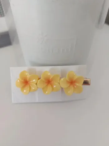 Barrette fleurs jaunes
