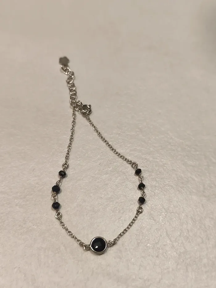 Bracelet en argent avec perles noires