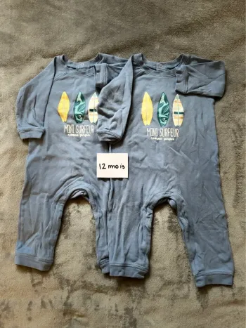 2 pyjamas bébé
