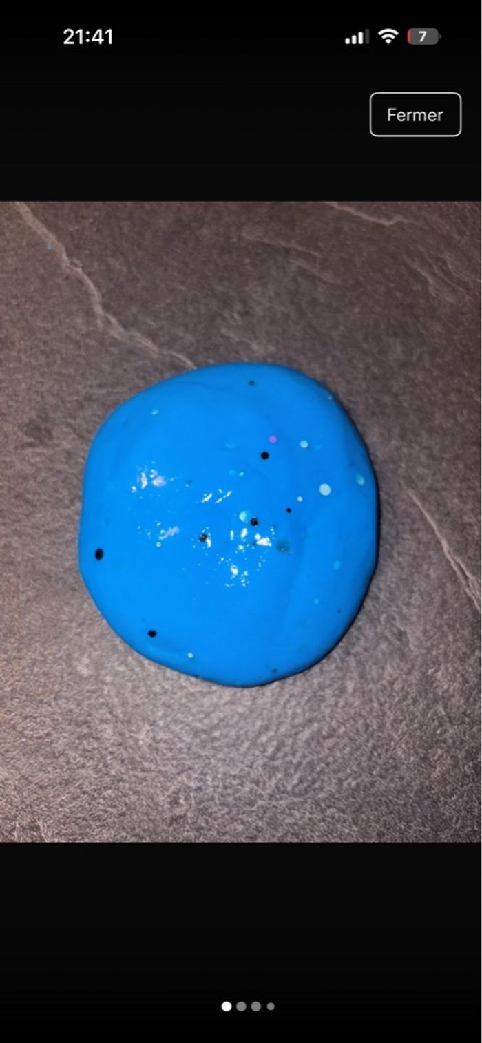 Slime bleu pailleté - photo numéro 1