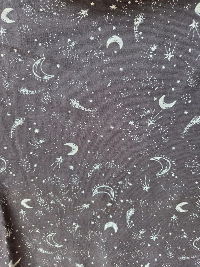 Tee-shirt noir motifs galaxie - photo numéro 2