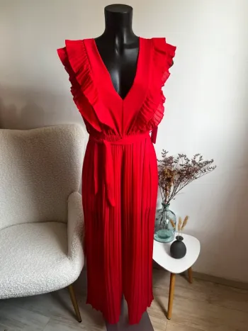 Combinaison rouge à volants soldée