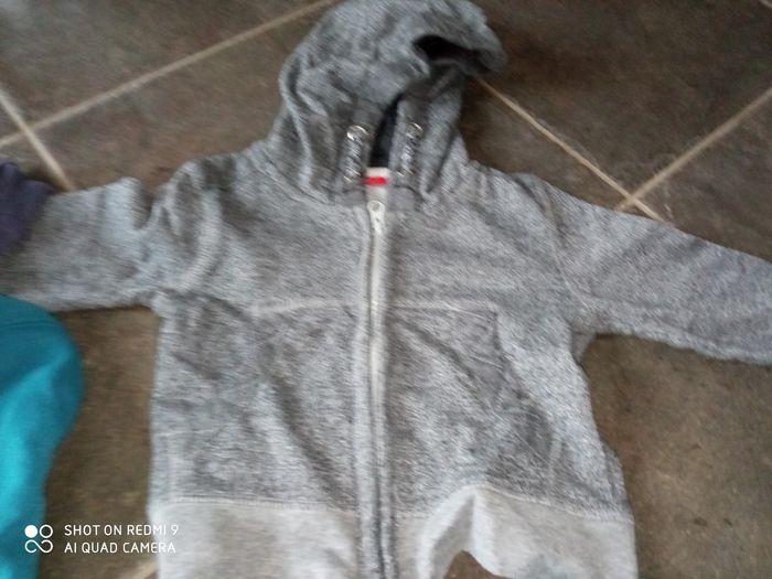 Lot 3 gilets 2 ans - photo numéro 3