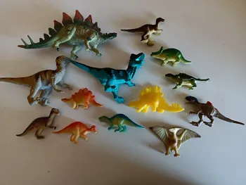Lot 13 figurines dinosaures
