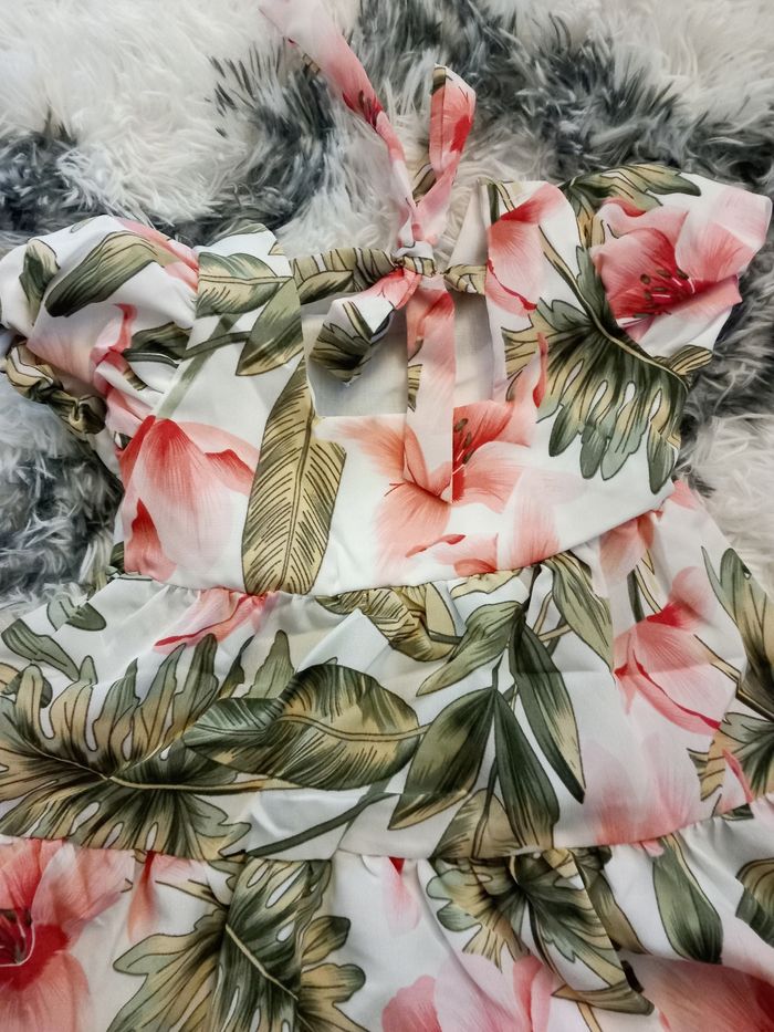 Jolie robe tropicale neuve - photo numéro 3