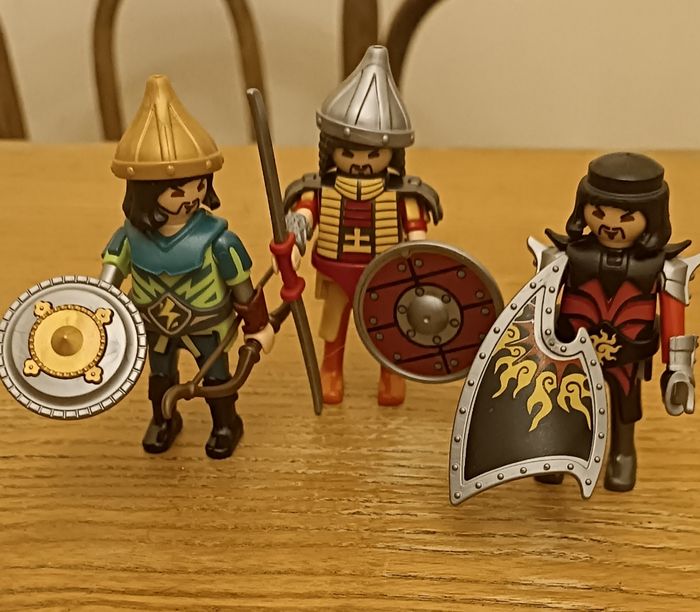 3 figurines chevaliers playmobil