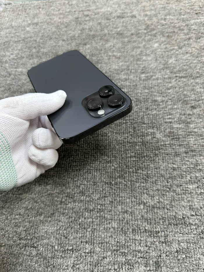 Une iphone quatorze pro max