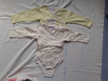 Lot de 2 bodys jaune et lilas