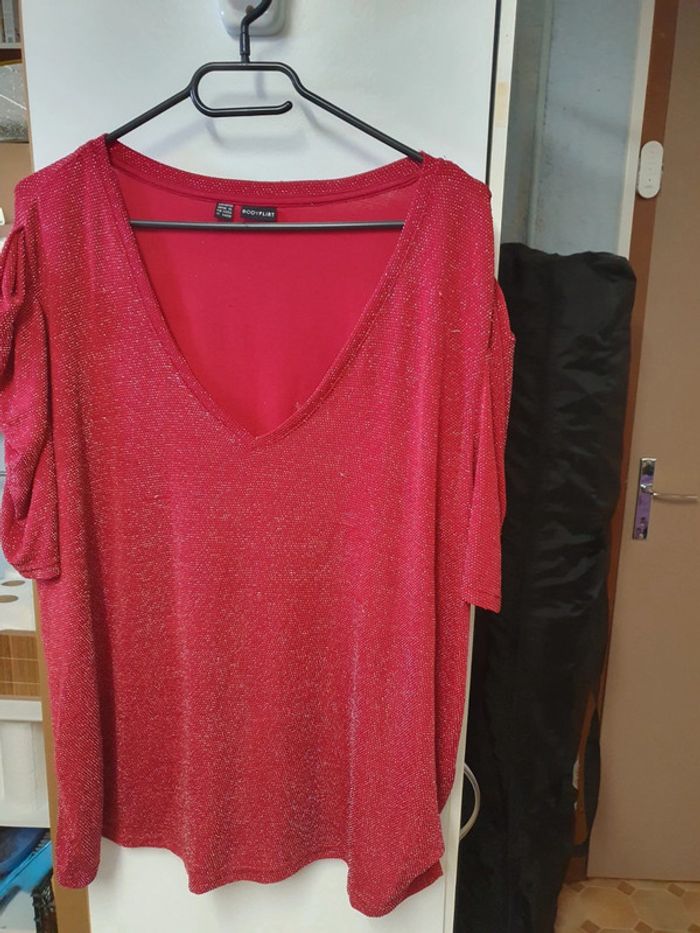 Haut brillant rouge bodyflirt